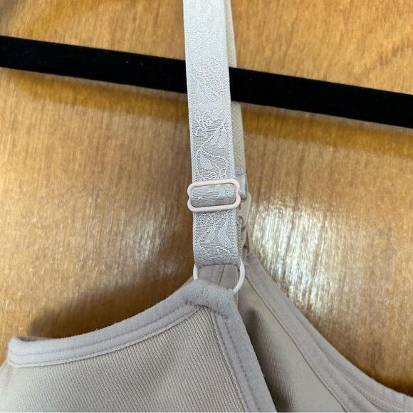 Kindred Bravely Sublime Hands Free Pumping & Nursing Bra in Beige Size Medium - Picture 4 of 12
